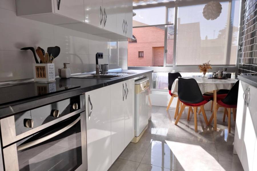 Sale - Apartment / Flat - Villajoyosa  - Urban Centre 